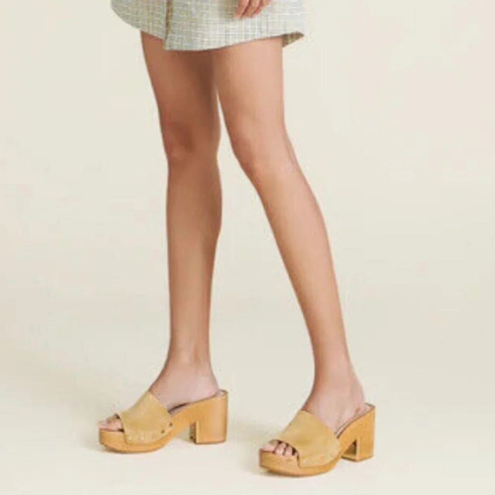 NEW $300 Veronica Beard Hannalee Platform Sandal in Desert - size 9 and 11!